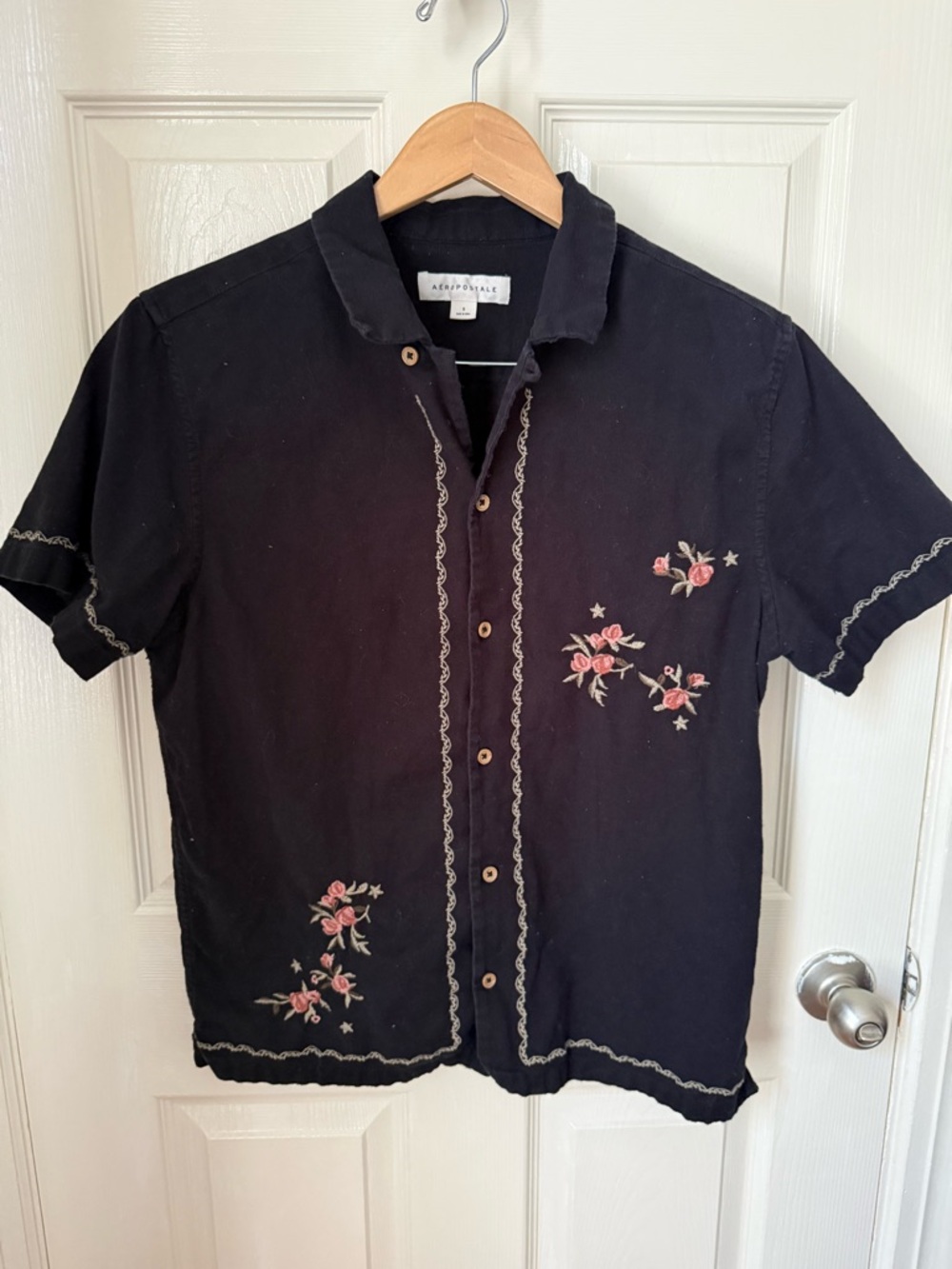Aeropostale Black Short-Sleeve Embroidered Button-Up Shirt Men’s Small